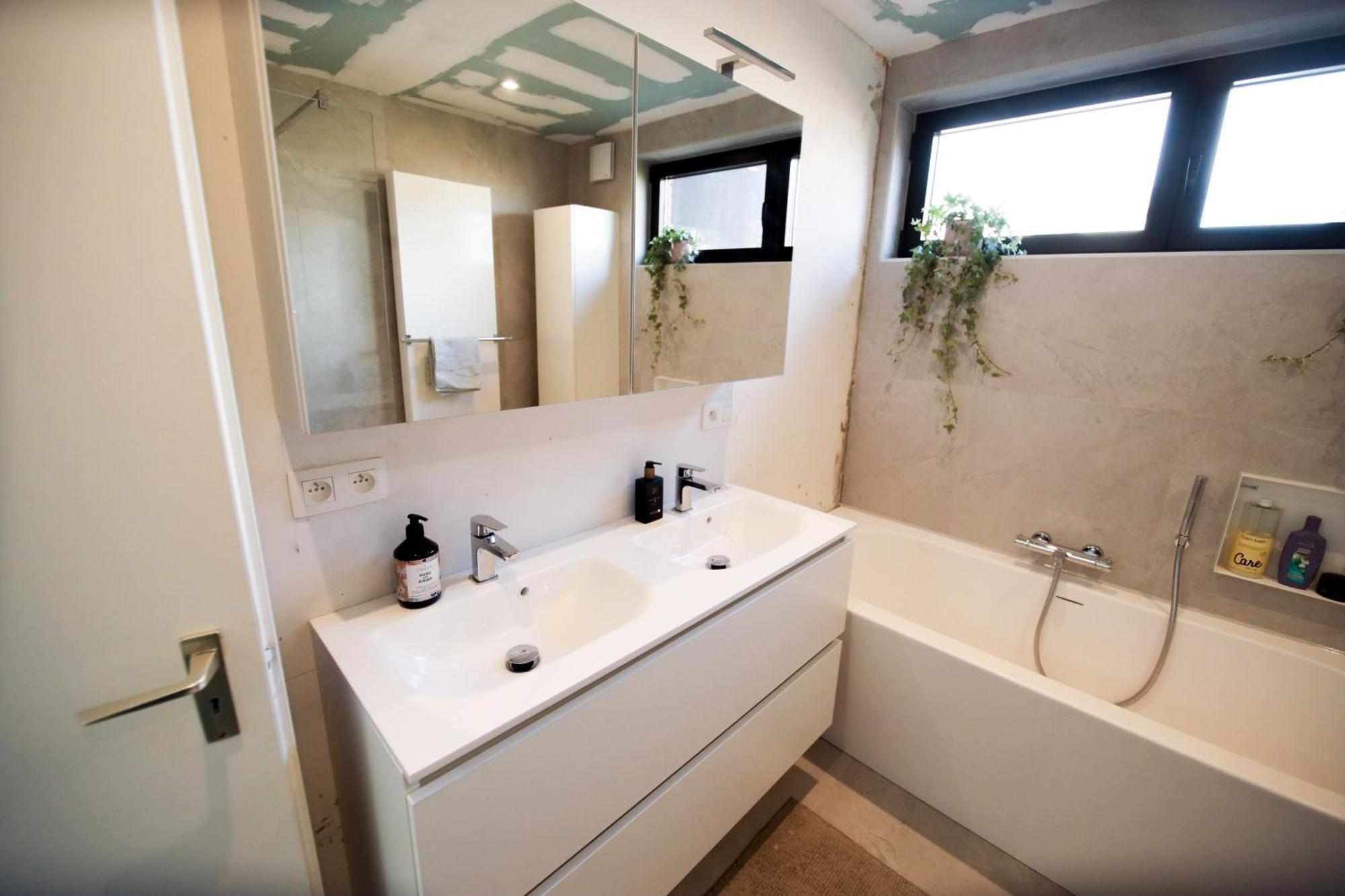 Prive Met Chill En Gedeelde Badkamer - Rand - Afrit E313 Wommelgem - Vlakbij Tramhalte Lijn 9 En 24 *